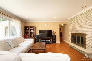 22 Essex Ln, Lincolnshire, IL 60069 - Photo 10