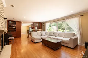 22 Essex Ln, Lincolnshire, IL 60069 - Photo 8