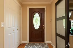 22 Essex Ln, Lincolnshire, IL 60069 - Photo 4