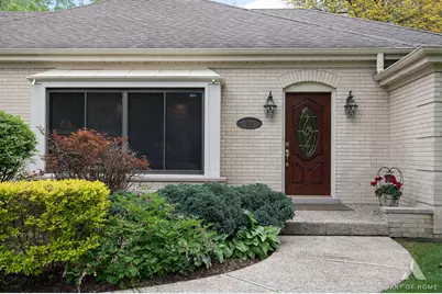 22 Essex Lane, Lincolnshire, IL 60069 - Photo 2