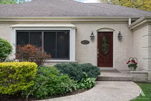 22 Essex Ln, Lincolnshire, IL 60069 - Photo 2