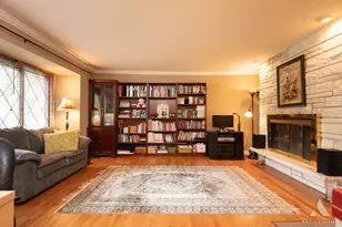 22 Essex Ln, Lincolnshire, IL 60069 - Photo 6