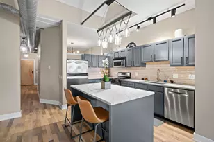 3260 N Clark St, Chicago, IL 60657 - Photo 4