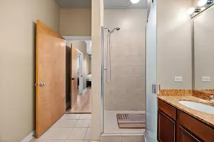 3260 N Clark St, Chicago, IL 60657 - Photo 12