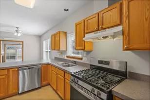 2905 Buckskin Ln, Grayslake, IL 60030 - Photo 10