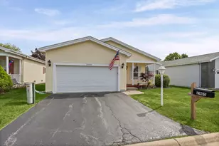 2905 Buckskin Ln, Grayslake, IL 60030 - Photo 2