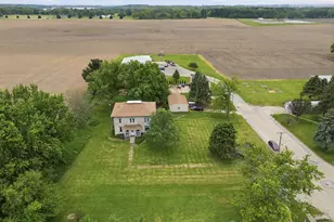 403 E Cherokee Ave, Shabbona, IL 60550 - Photo 2