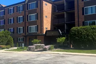 1227 S Old Wilke Rd, Arlington Heights, IL 60005 - Photo 1
