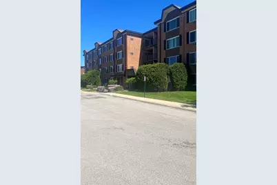 1227 S Old Wilke Road #406, Arlington Heights, IL 60005 - Photo 2