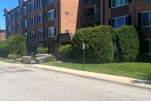 1227 S Old Wilke Rd, Arlington Heights, IL 60005 - Photo 2