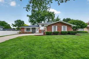 8632 Clifford Dr, Darien, IL 60561 - Photo 1