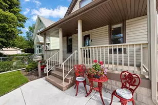 562 Liberty St, Joliet, IL 60432 - Photo 2
