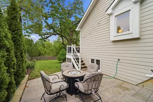 1920 Hazelwood Dr, Lindenhurst, IL 60046 - Photo 8
