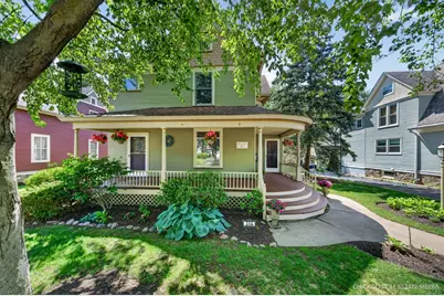 354 S Madison Street, Woodstock, IL 60098 - Photo 2