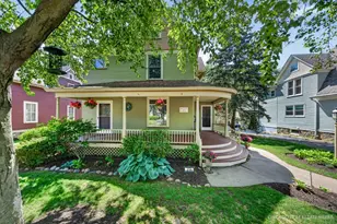 354 S Madison St, Woodstock, IL 60098 - Photo 2