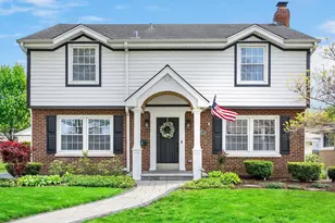 949 S Euclid Ave, Elmhurst, IL 60126 - Photo 1