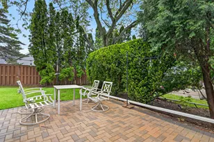 131 Camden Ct, Lincolnshire, IL 60069 - Photo 20