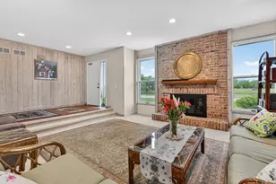 131 Camden Ct, Lincolnshire, IL 60069 - Photo 2