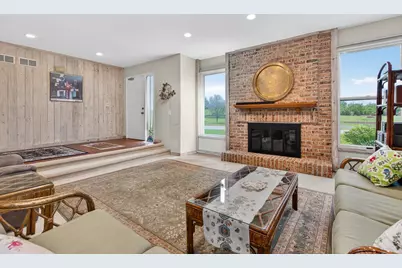 131 Camden Court, Lincolnshire, IL 60069 - Photo 2