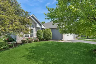 217 Meadowview Ln, Aurora, IL 60502 - Photo 2