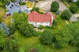 445 Greenview Ln, Oswego, IL 60543 - Photo 2