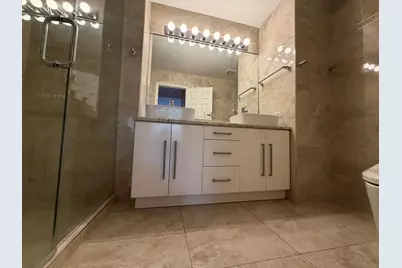 305 Bloomfield Court, Vernon Hills, IL 60061 - Photo 2
