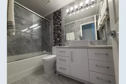 305 Bloomfield Court, Vernon Hills, IL 60061 - Photo 10