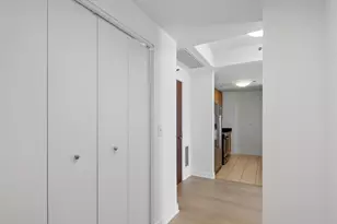 130 N Garland Ct, Chicago, IL 60602 - Photo 8