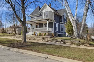 410 Standish St, Elgin, IL 60123 - Photo 2