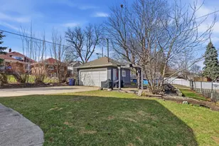 410 Standish St, Elgin, IL 60123 - Photo 8