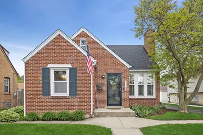 923 S Fairfield Avenue, Elmhurst, IL 60126 - Photo 2