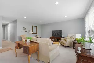 458 Nantucket Rd, Naperville, IL 60565 - Photo 2