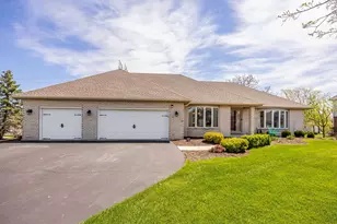 13201 Meadow Hill Ln, Lemont, IL 60439 - Photo 2
