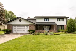 16W731 89th Pl, Willowbrook, IL 60527 - Photo 1