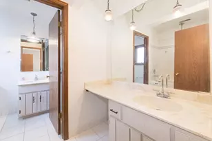 16W731 89th Pl, Willowbrook, IL 60527 - Photo 8