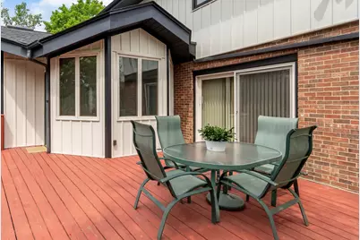 16W731 89th Place, Willowbrook, IL 60527 - Photo 4