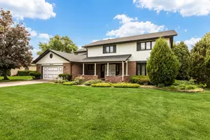 16W731 89th Pl, Willowbrook, IL 60527 - Photo 2