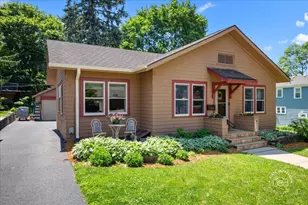 211 Walnut Ave, Saint Charles, IL 60174 - Photo 2