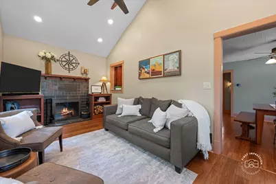 211 Walnut Avenue, Saint Charles, IL 60174 - Photo 8