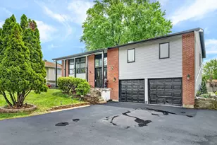551 Falconridge Way, Bolingbrook, IL 60440 - Photo 2