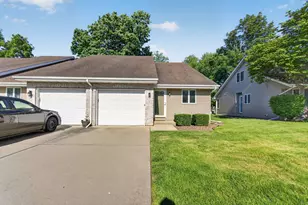 302 Grande Dr, Minooka, IL 60447 - Photo 2