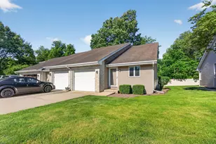 302 Grande Dr, Minooka, IL 60447 - Photo 1
