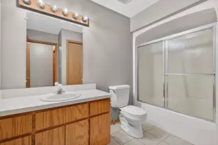 302 Grande Dr, Minooka, IL 60447 - Photo 22