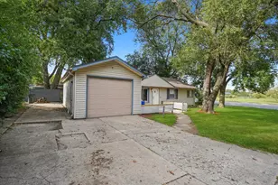 300 Meota St, Park Forest, IL 60466 - Photo 16