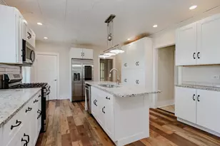 22W724 St Charles Rd, Glen Ellyn, IL 60137 - Photo 8
