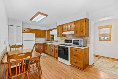 6328 W 85th Street, Burbank, IL 60459 - Photo 8