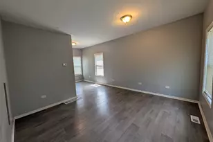 9035 S Exchange Ave, Chicago, IL 60617 - Photo 6