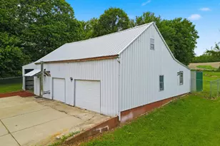 1301 Long St, Dixon, IL 61021 - Photo 12