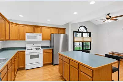 246 Red Hawk Road, Hampshire, IL 60140 - Photo 10