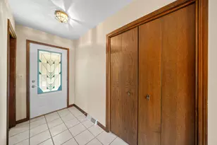 2445 Coach and Surrey Ln, Aurora, IL 60506 - Photo 4